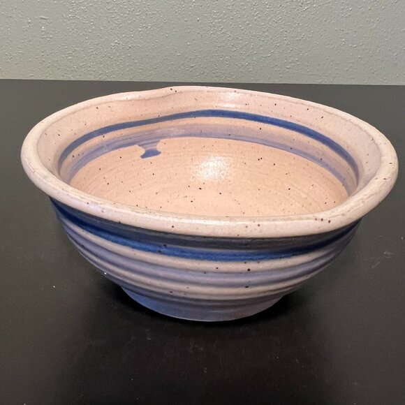 Vintage DAKOTA STONEWARE Handcrafted Heart Shaped Speckled Pottery Bowl 1989 - Picture 4 of 11